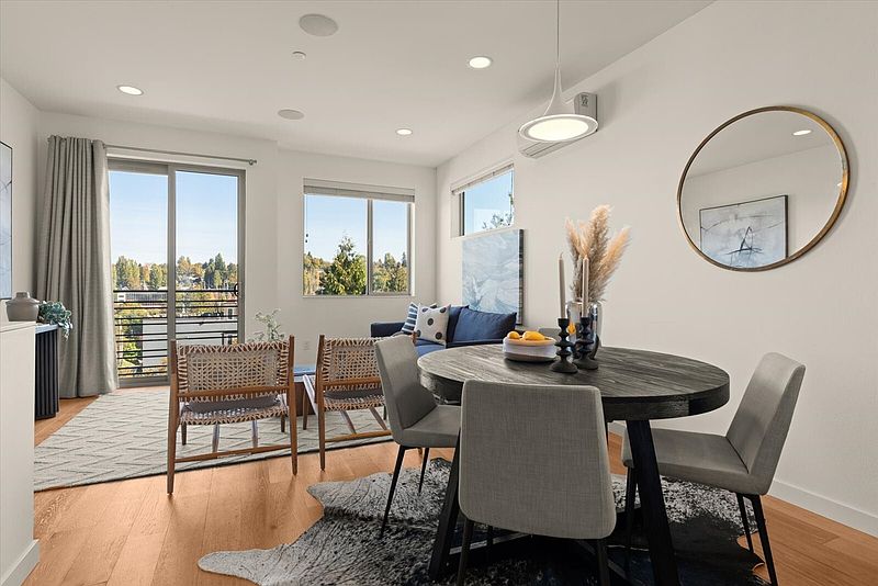 3rd image of 4052 30th Avenue SW