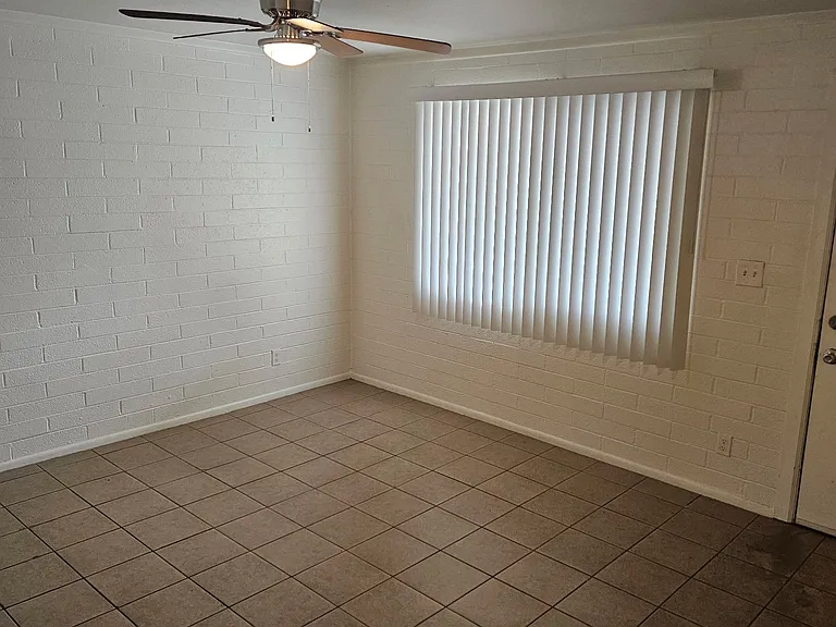 2425 W Montebello Ave #2 — Photo 8