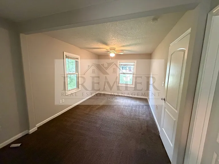 504 Westwood Dr — Photo 12