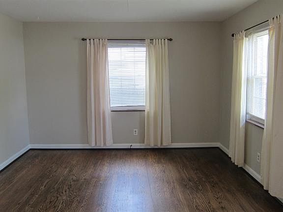 3rd image of 213 Harvey Ct