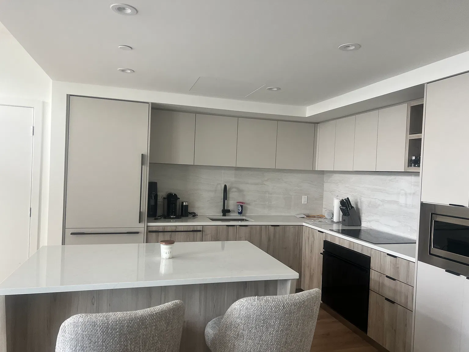 2 bed, 2.5 bath, 1085 sqft, $5,500 — Photo 3