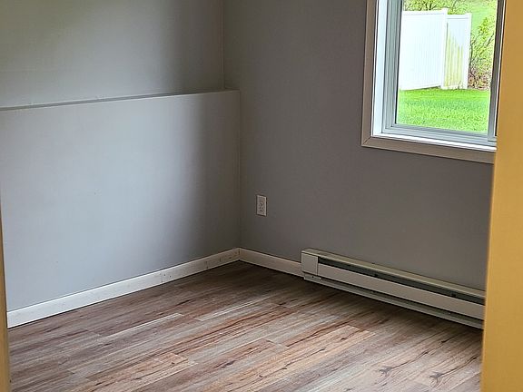 4th image of 1348 Oakview Dr #4