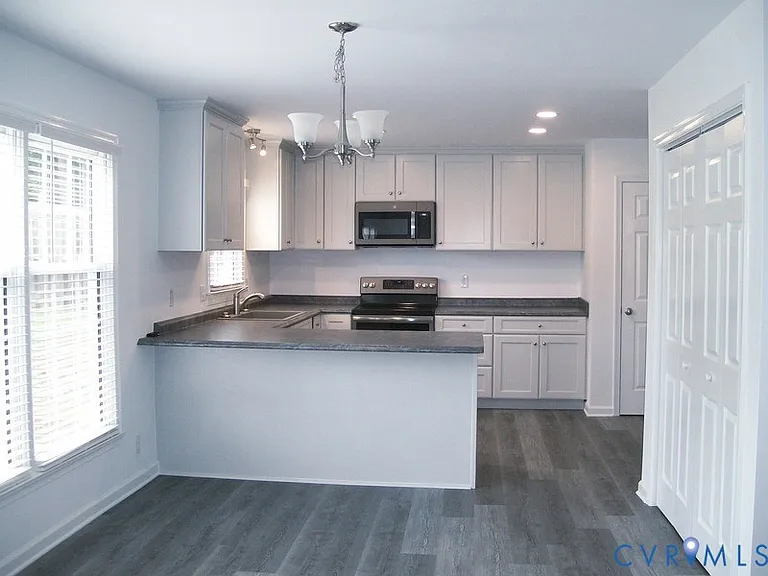 111 Lakeside Dr — Photo 7