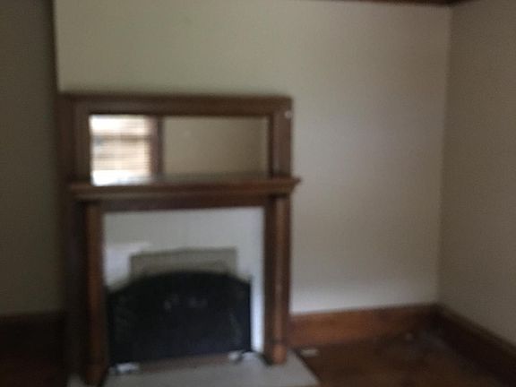 5th image of 1050 Washington St W #B