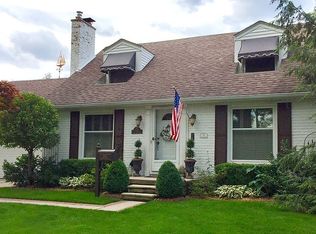 862 S Brys Dr, Grosse Pointe, MI 48236