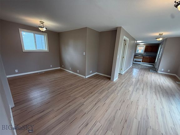 4th image of 207 Harris St