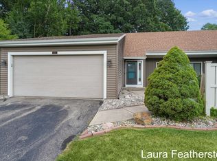 6673 Bella Vista Dr NE, Rockford, MI 49341