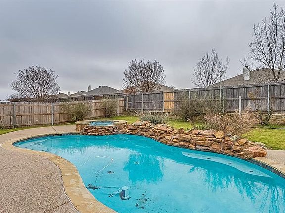 5th image of 709 Creekview Dr