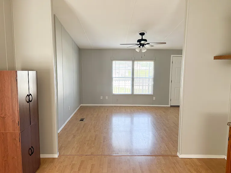 128 Kayla Dr — Photo 8