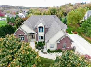 W282N4325 Somerset Ln, Pewaukee, WI 53072