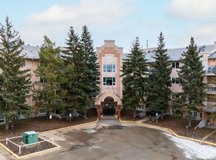 Heritage Mansion E, Edmonton, AB T6J 6R3