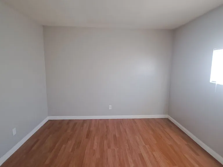 237 W Chicago Ave — Photo 3