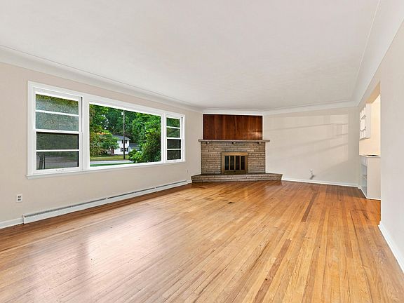 3rd image of 4342 Old Colony Rd