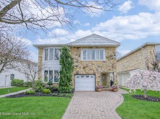 132 Forest St, Staten Island, NY