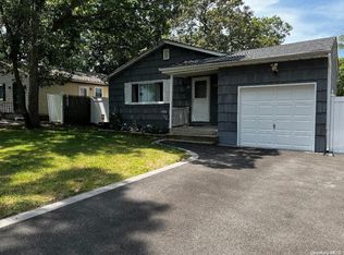 16 Wilson Ave, Selden, NY 11784