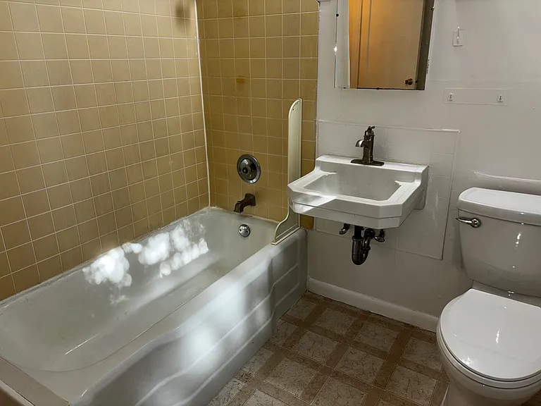 125 Bruning Ave #C — Photo 10