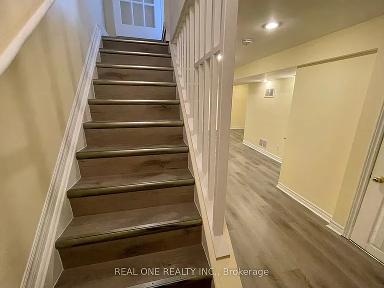 6972 Cordingley Cres — Photo 9