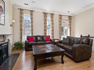 838 W Wolfram St, Chicago, IL 60657