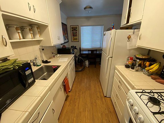 2nd image of 2550 Robinson Ave #1
