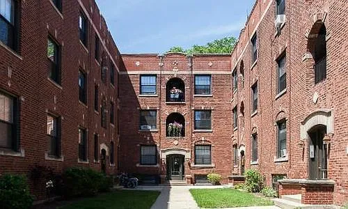 Building Photo - 2890-32876 N Clark St