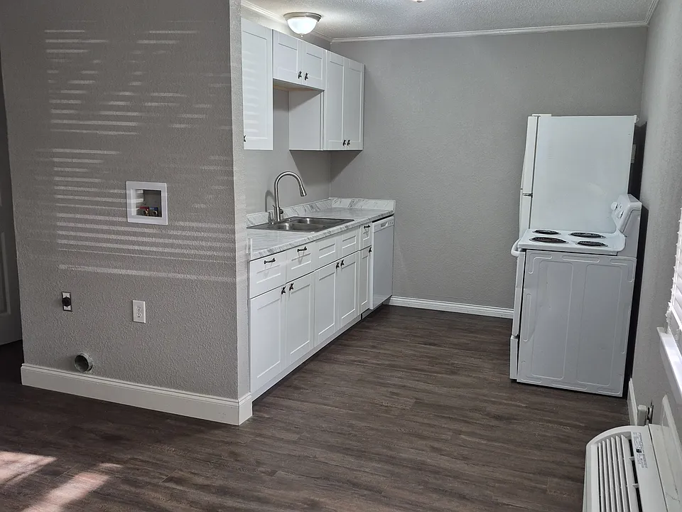 200 4th St #6