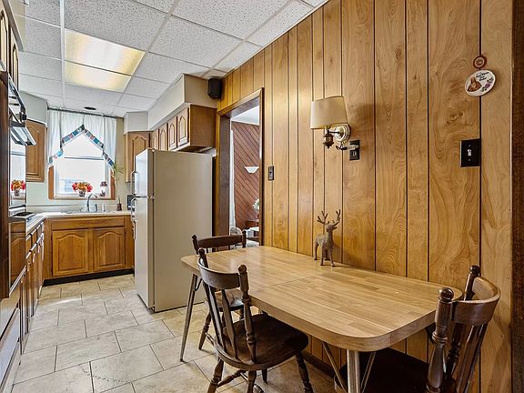 3rd image of 2347 Crescent St