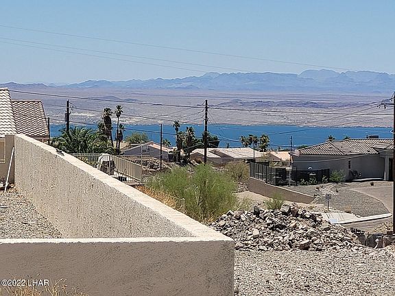 2nd image of 3781 Yucca Dr