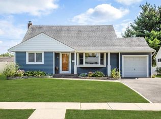 74 Briarcliff Rd, Westbury, NY 11590