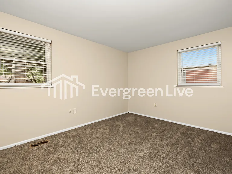 205 Tulip Dr — Photo 10