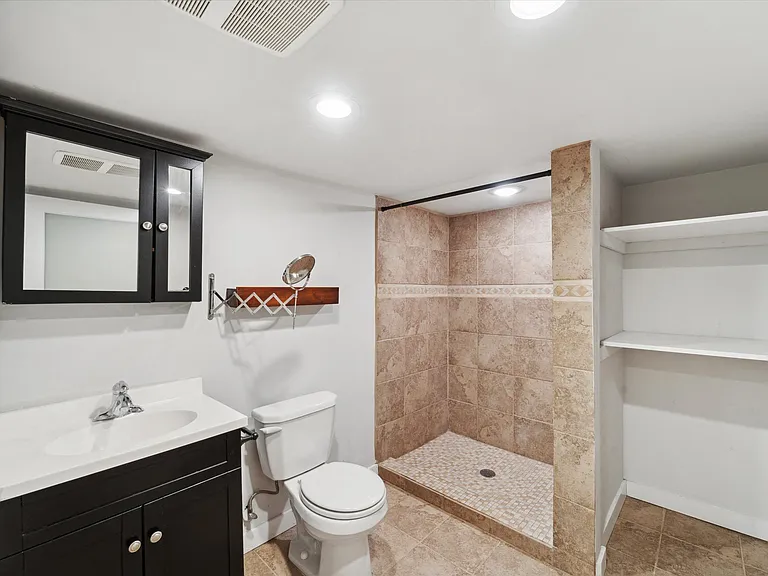 359 Lyceum Ave — Photo 10