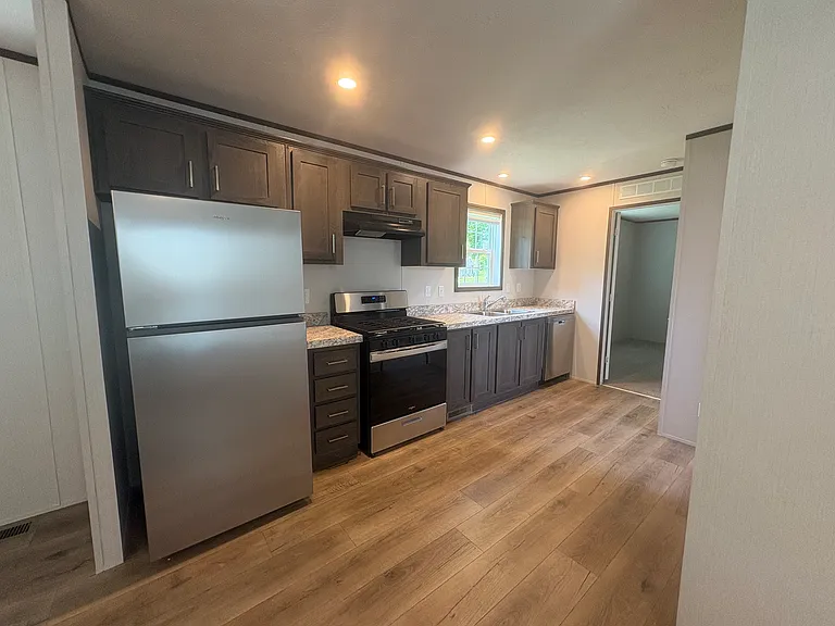 223 Lexington Dr — Photo 15