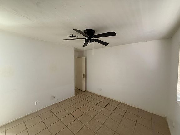 2nd image of 4417 W 16th Ln