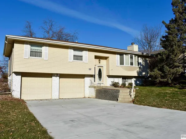 12242 William Cir, Omaha, NE 68144