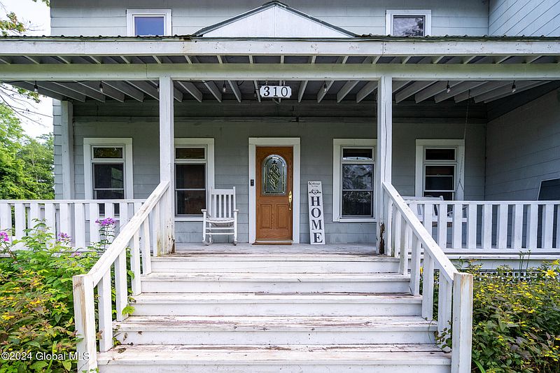 4th image of 310 Pine Street