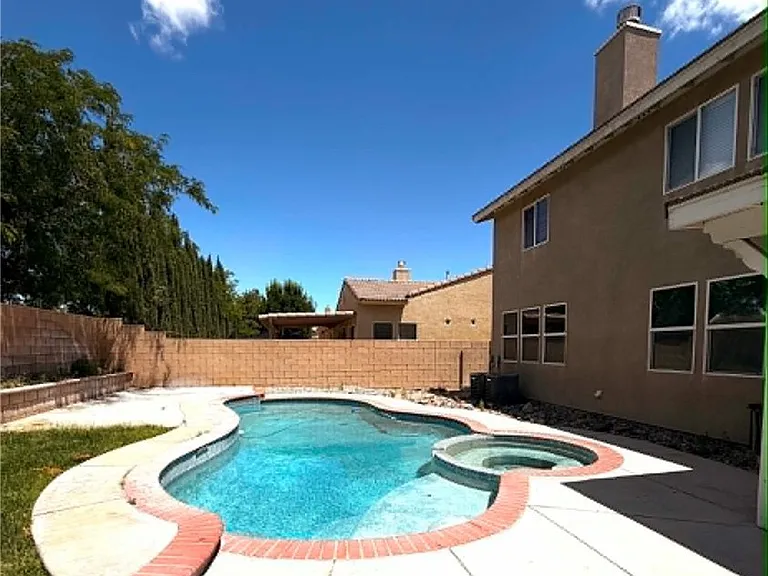 44045 Quarter St — Photo 21