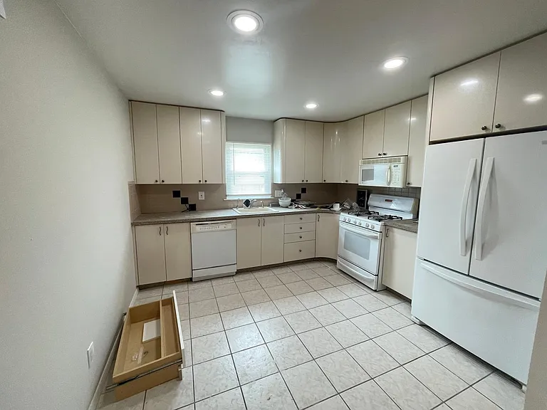 436 Densmore Rd — Photo 7