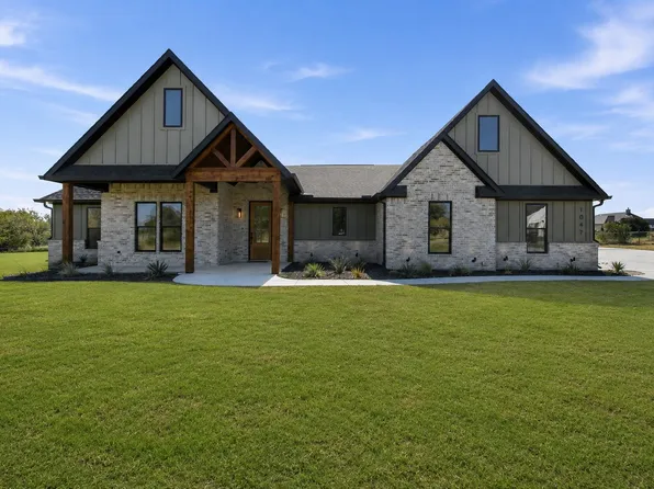 1047 Pioneer Xing, Weatherford, TX 76088