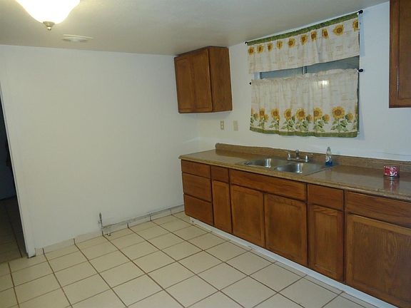 5th image of 528 East St