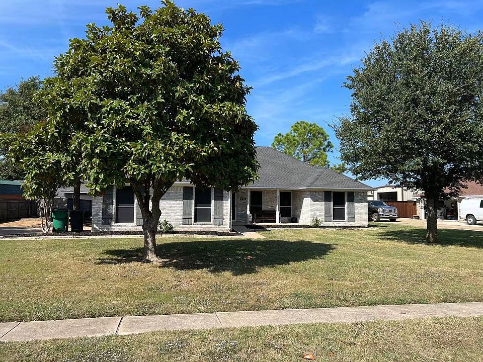1st image of 211 Country View Ln