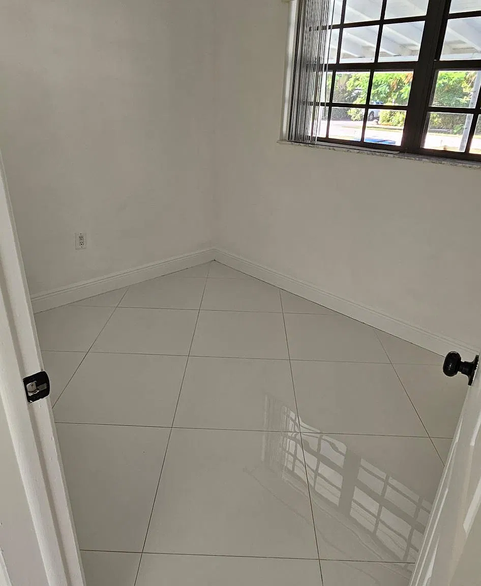 SW 20th Street, Fort Lauderdale — Photo 2