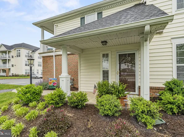 43134 Watercrest Sq Unit 205, Chantilly, VA 20152