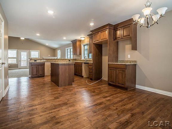 2nd image of 824 Bonner Dr