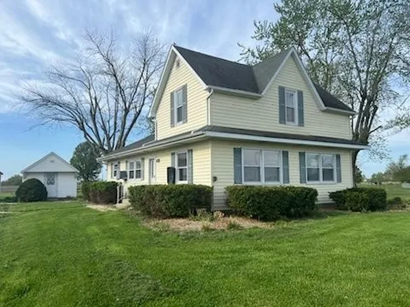 308 W 3rd St, Kinmundy, IL 62880