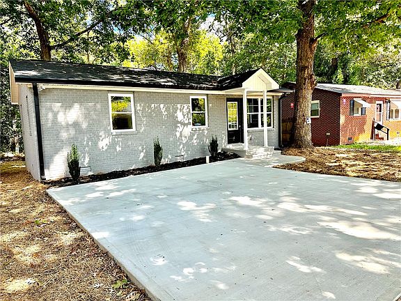 2nd image of 11 Lynwood Dr