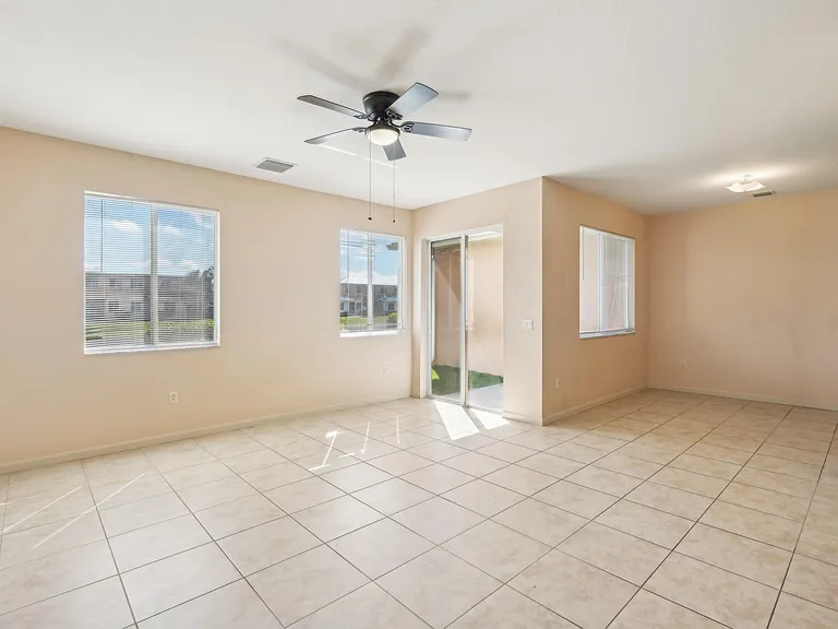 2584 Stockbridge Sq SW — Photo 12