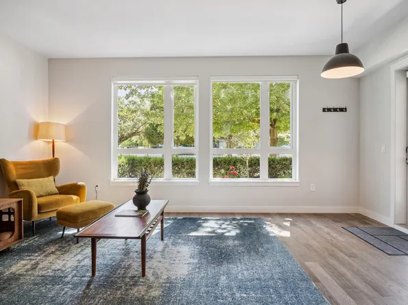 4080 Yukon St #110, Vancouver, BC V5Y 0L4