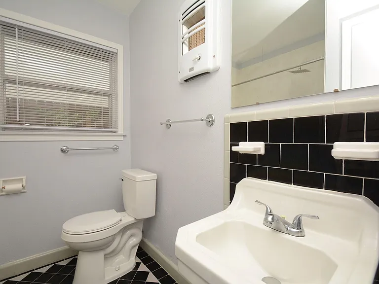 5227 Maple St — Photo 15