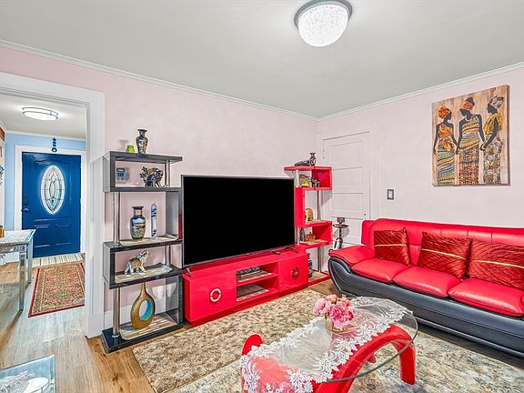 5th image of 28 Maple St