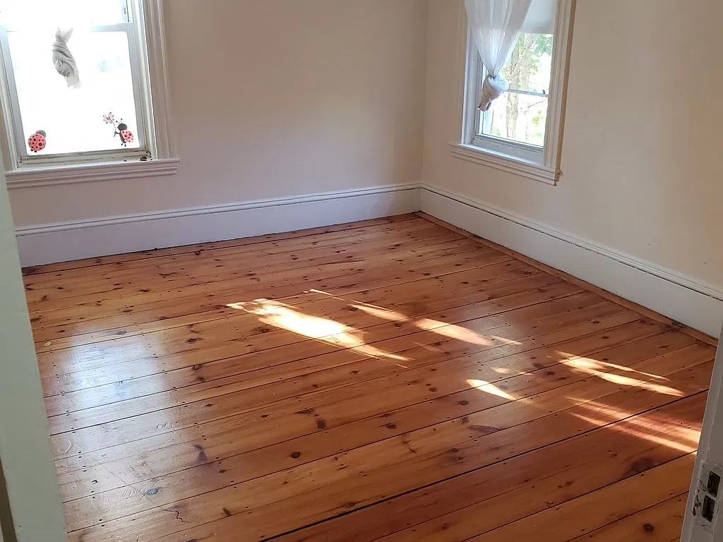 4 bed, 2.5 bath, 2500 sqft, $3,000 — Photo 3