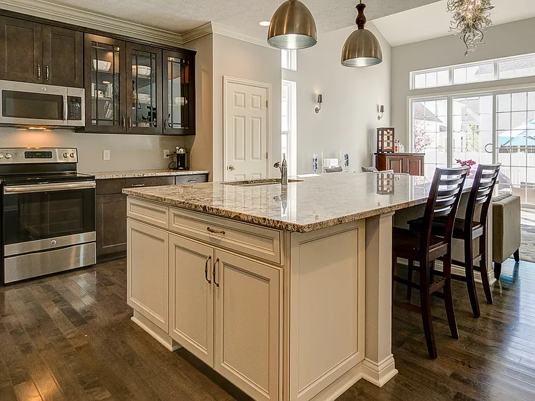 8045 Butterworth Green Dr — Photo 9